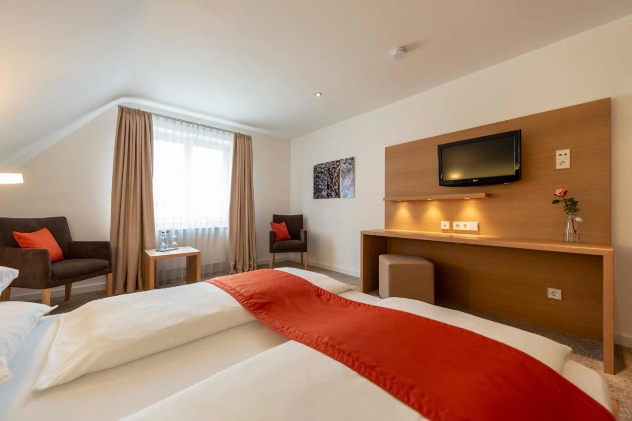 Hotel Gasthof Krone Niederstetten Екстер'єр фото
