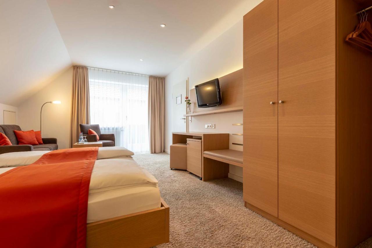 Hotel Gasthof Krone Niederstetten Екстер'єр фото