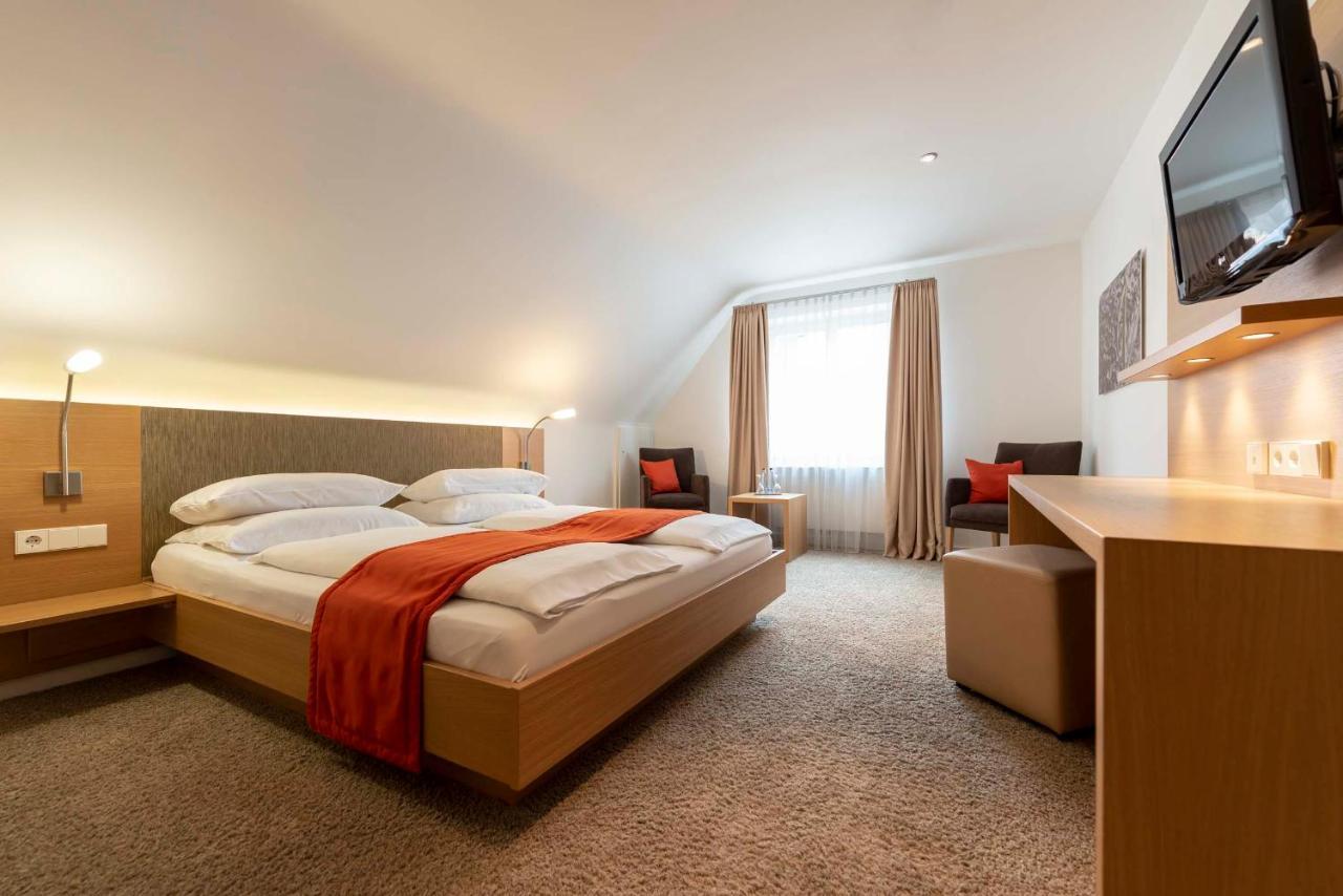 Hotel Gasthof Krone Niederstetten Екстер'єр фото