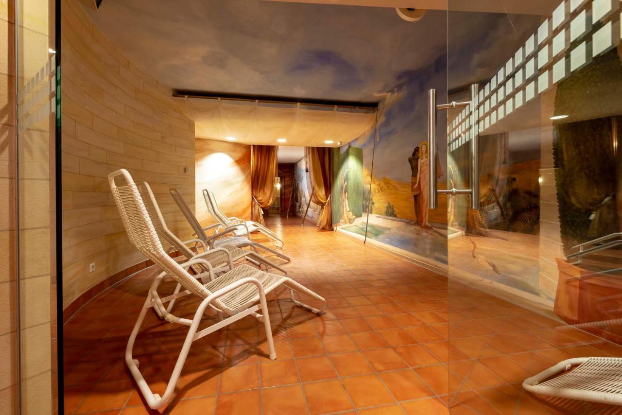 Hotel Gasthof Krone Niederstetten Екстер'єр фото